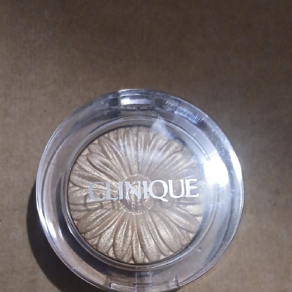 Clinique Shimmering Gold Highlighter